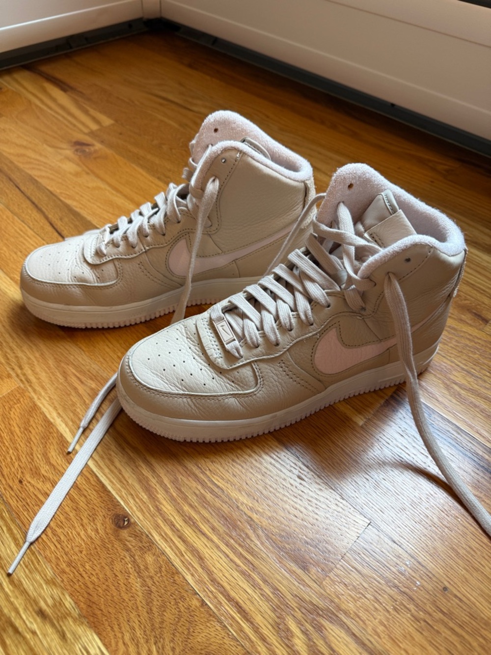 Nike High Top Sneakers - Neutral/Soft Pink